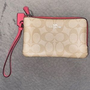Signature Coach Double Corner Zip Wristlet